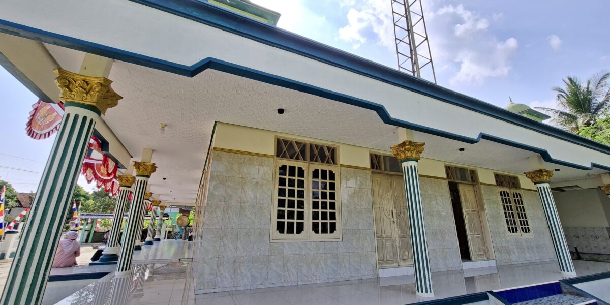 Tampak Samping Masjid