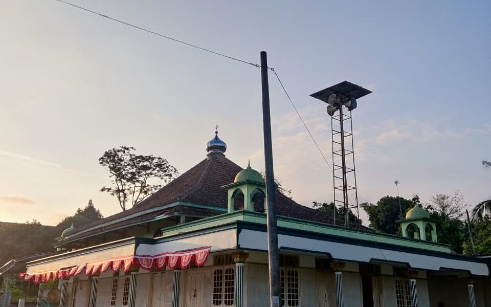 View Sore Masjid Jami Nurul Huda di Desa Panulisan