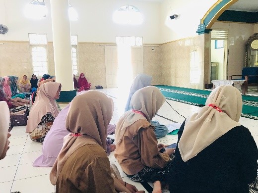 Partisipasi Mahasiswa KKN dalam Pengajian Rutin Jumat Pagi di Masjid Nurul Huda