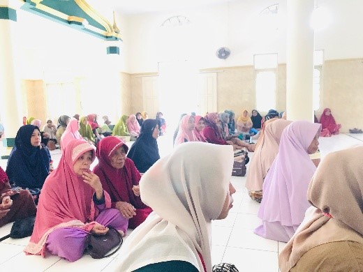 Partisipasi Mahasiswa KKN dalam Pengajian Rutin Jumat Pagi di Masjid Nurul Huda